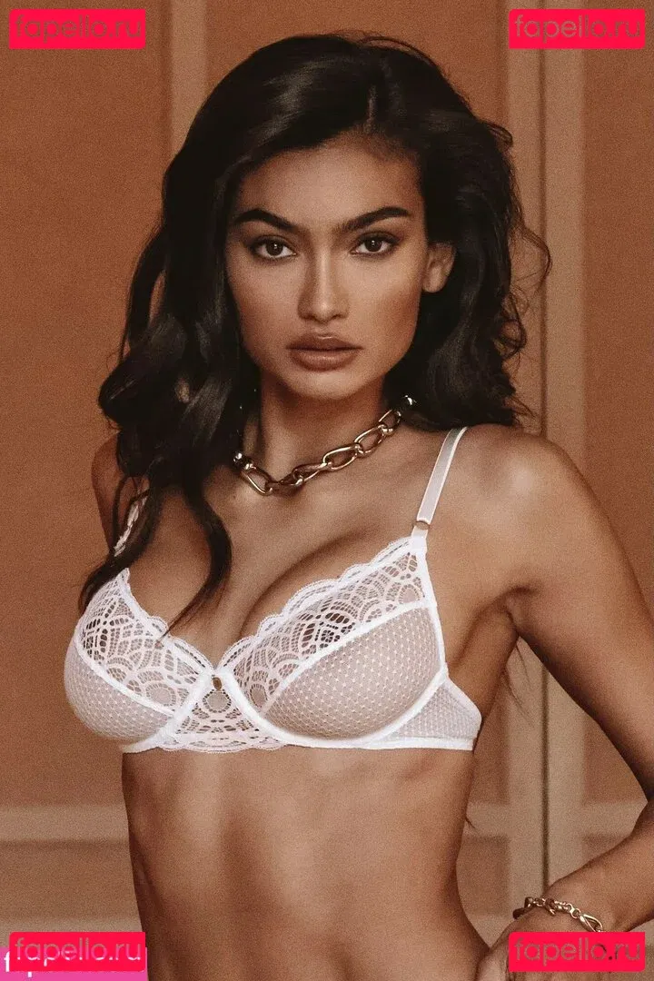 Kelly Gale Onlyfans Photo Gallery 