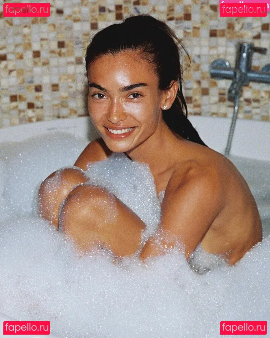 Kelly Gale Onlyfans Photo Gallery 