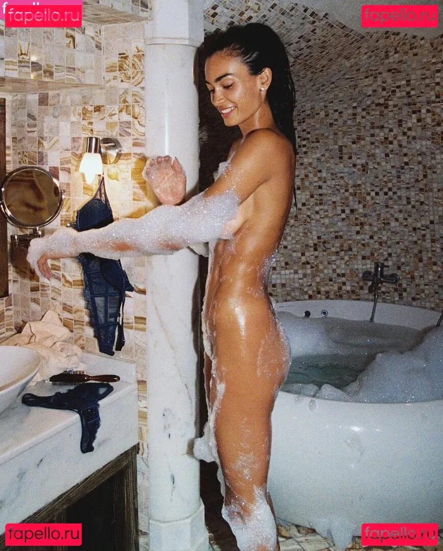 Kelly Gale Onlyfans Photo Gallery 