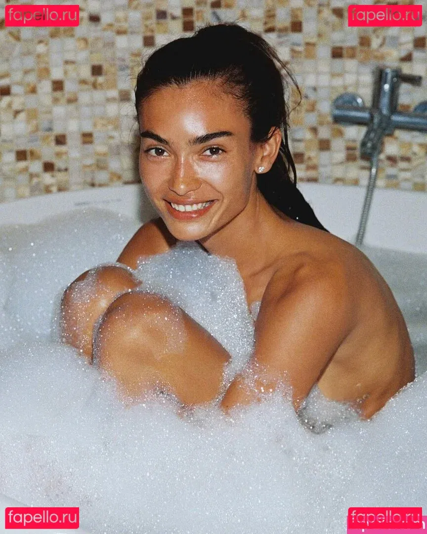Kelly Gale Onlyfans Photo Gallery 