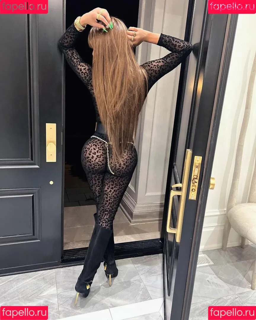 Amelia Maltepe Onlyfans Photo Gallery 