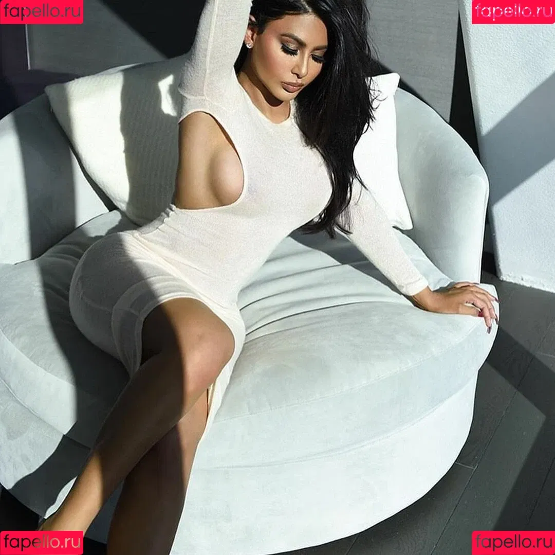 Amelia Maltepe Onlyfans Photo Gallery 