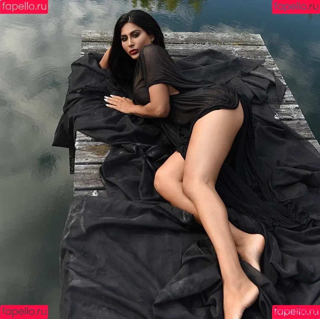 Amelia Maltepe Onlyfans Photo Gallery 
