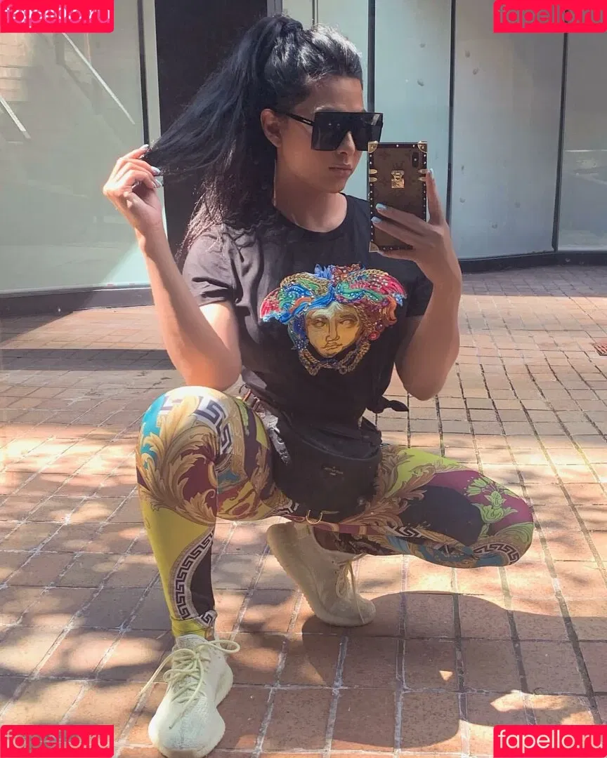 Amelia Maltepe Onlyfans Photo Gallery 