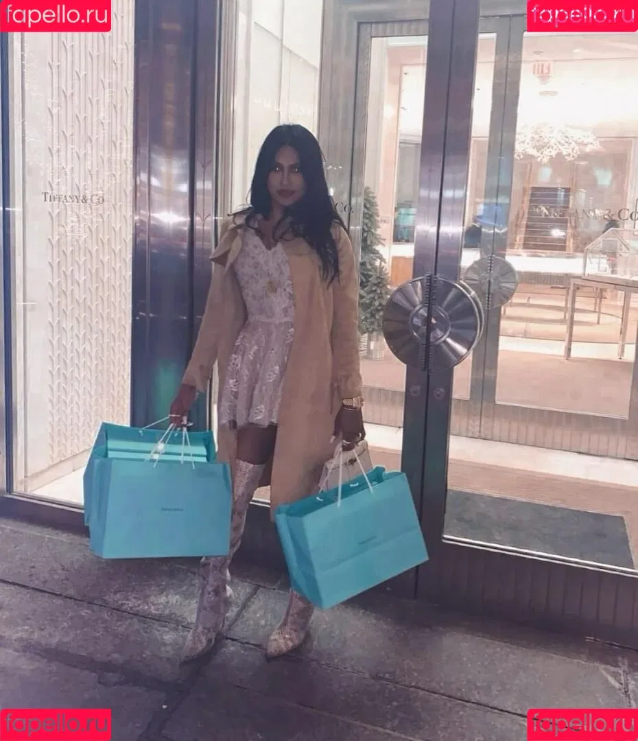 Amelia Maltepe Onlyfans Photo Gallery 