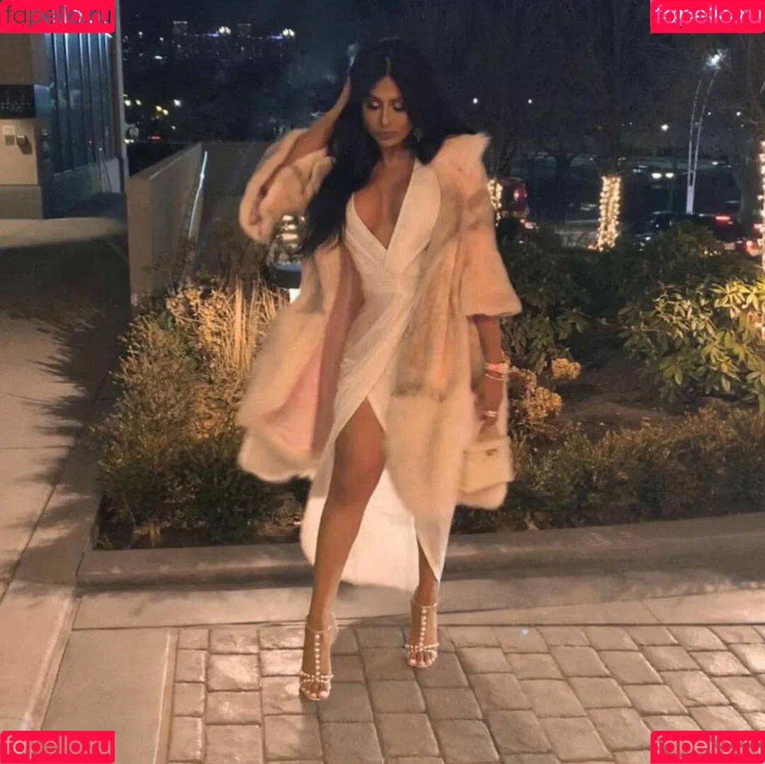 Amelia Maltepe Onlyfans Photo Gallery 