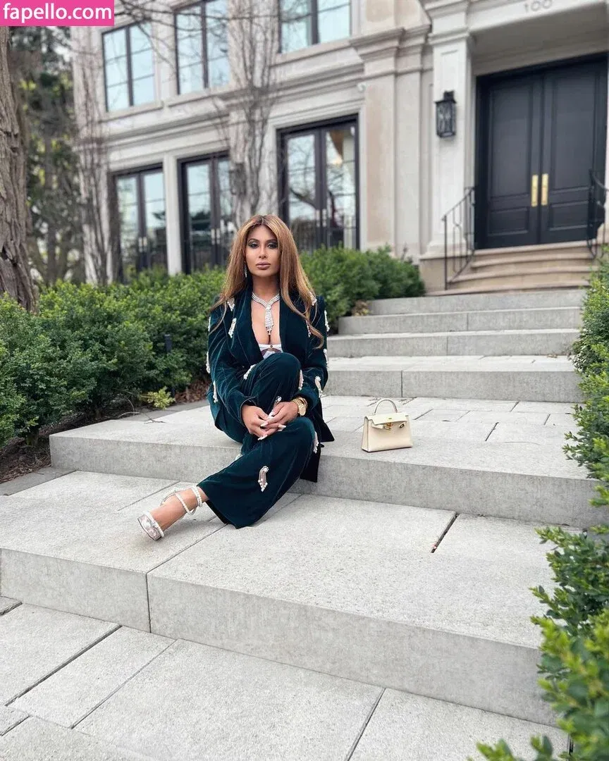 Amelia Maltepe Onlyfans Photo Gallery 