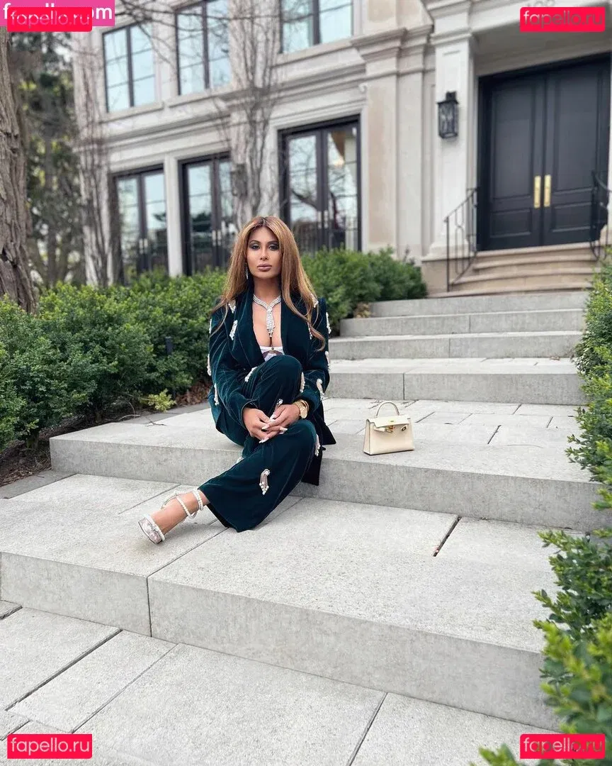 Amelia Maltepe Onlyfans Photo Gallery 