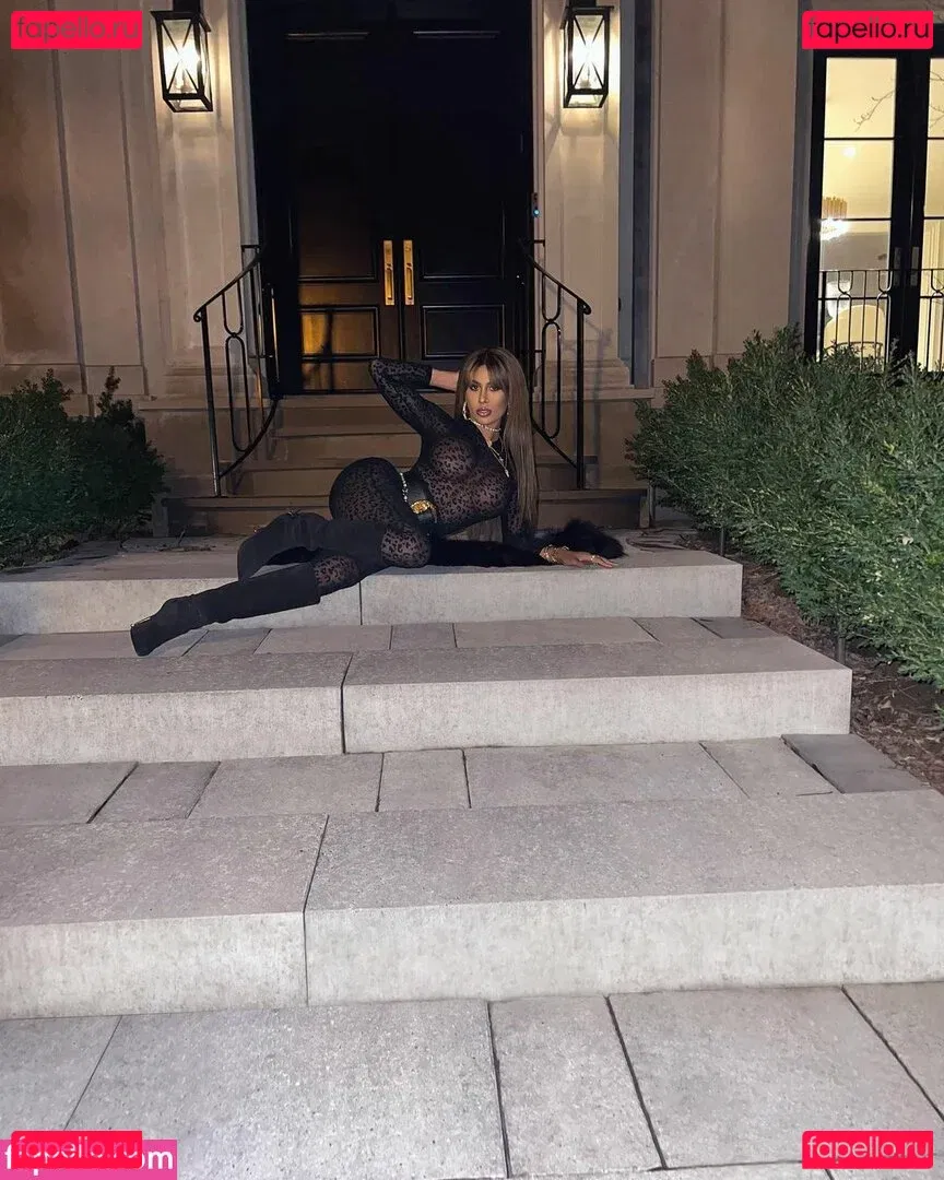 Amelia Maltepe Onlyfans Photo Gallery 