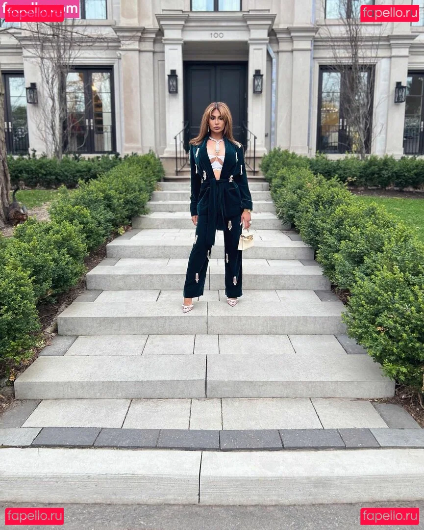 Amelia Maltepe Onlyfans Photo Gallery 