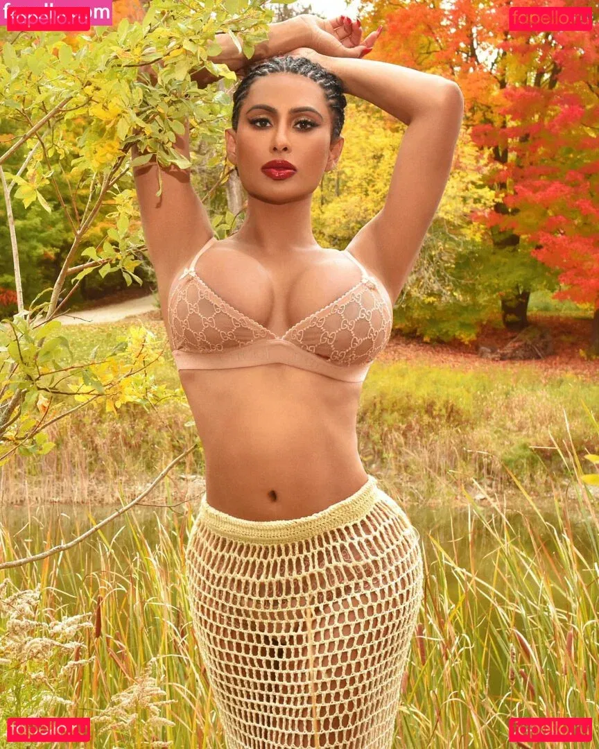 Amelia Maltepe Onlyfans Photo Gallery 