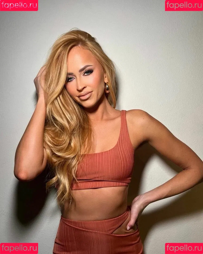 Danielle Moinet Onlyfans Photo Gallery 