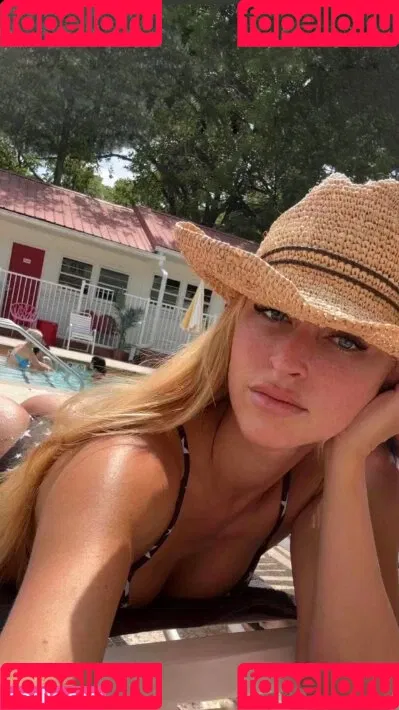Danielle Moinet Onlyfans Photo Gallery 