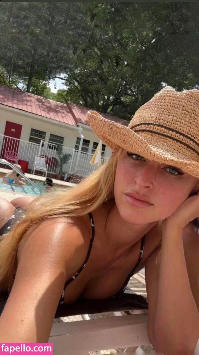 Danielle Moinet Onlyfans Photo Gallery 