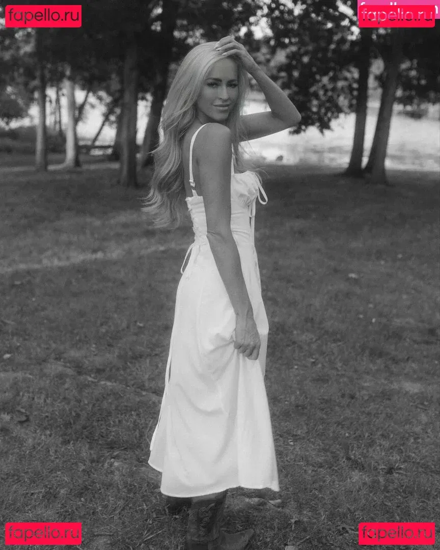 Danielle Moinet Onlyfans Photo Gallery 