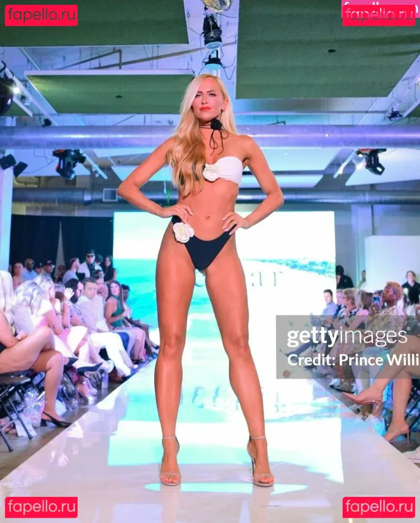 Danielle Moinet Onlyfans Photo Gallery 