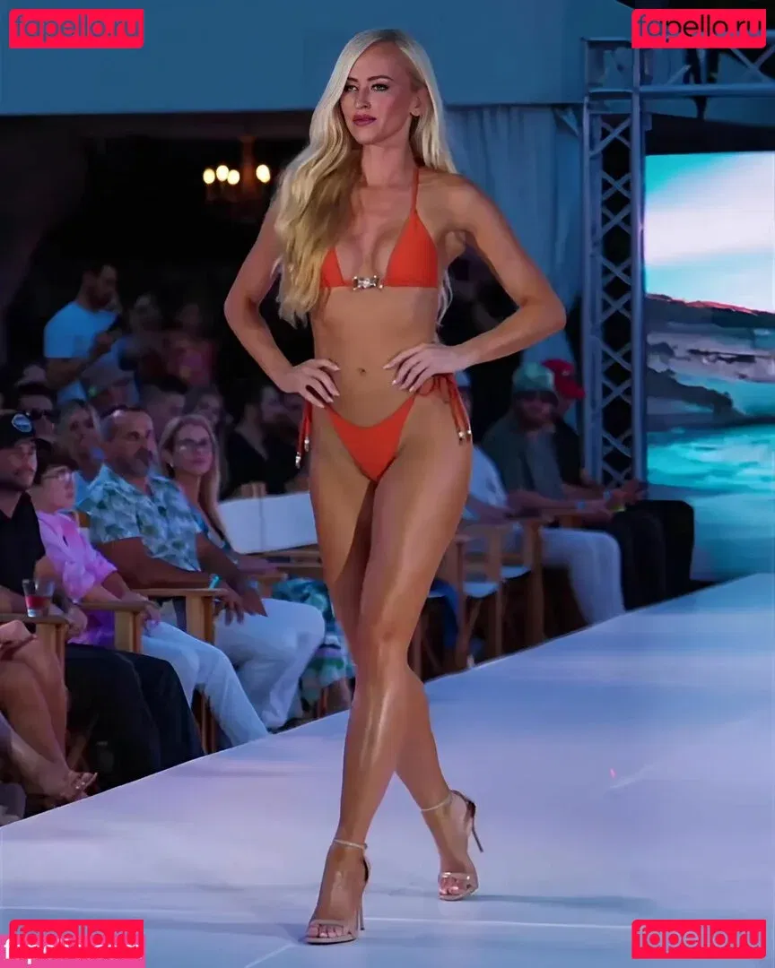 Danielle Moinet Onlyfans Photo Gallery 