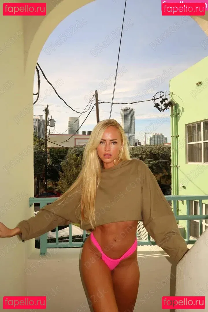 Danielle Moinet Onlyfans Photo Gallery 