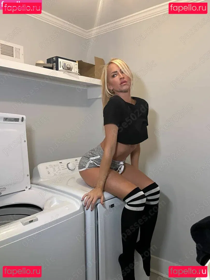 Danielle Moinet Onlyfans Photo Gallery 