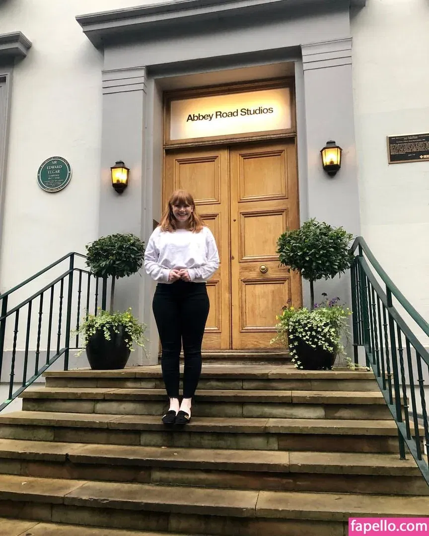 Bryce Dallas Howard Onlyfans Photo Gallery 