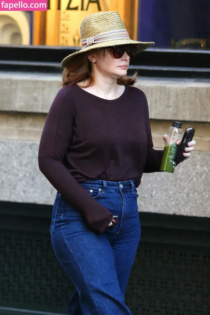 Bryce Dallas Howard Onlyfans Photo Gallery 