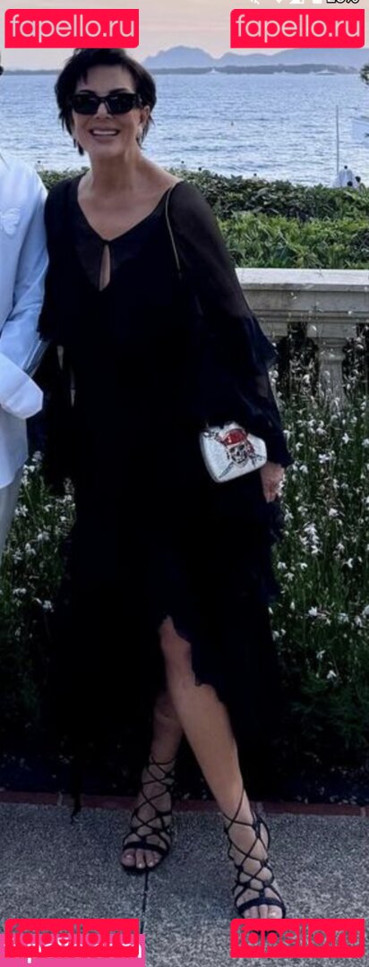 Kris Jenner Nude Onlyfans Photo 27