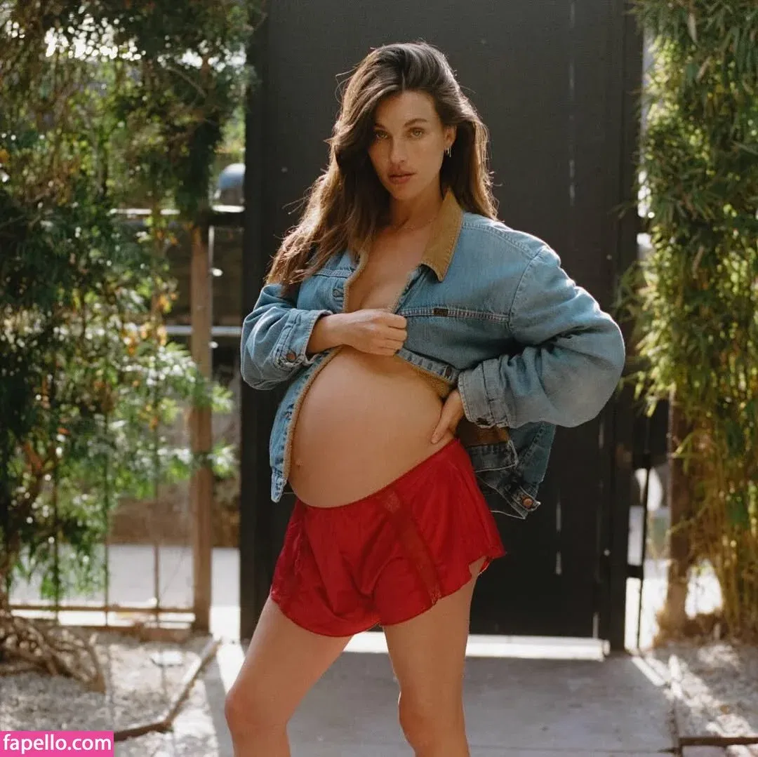 Rainey Qualley Onlyfans Photo Gallery 