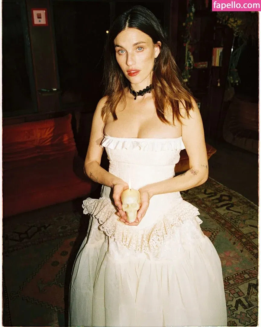 Rainey Qualley Onlyfans Photo Gallery 