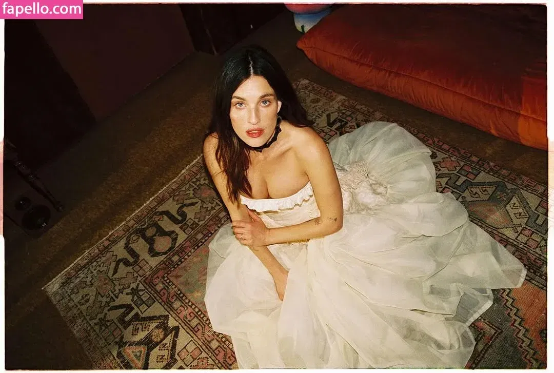 Rainey Qualley Onlyfans Photo Gallery 