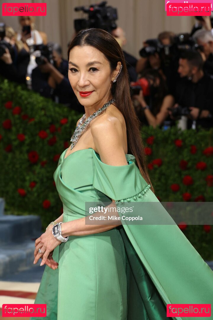 Michelle Yeoh Nude Onlyfans Photo 41