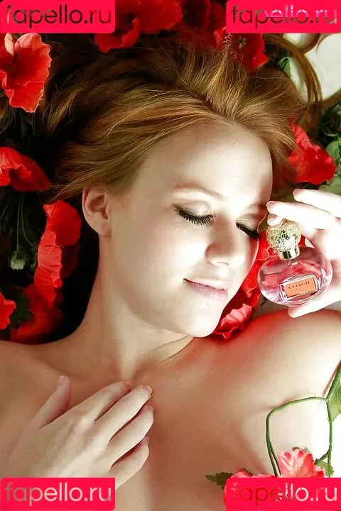 Marisha Ray Onlyfans Photo Gallery 