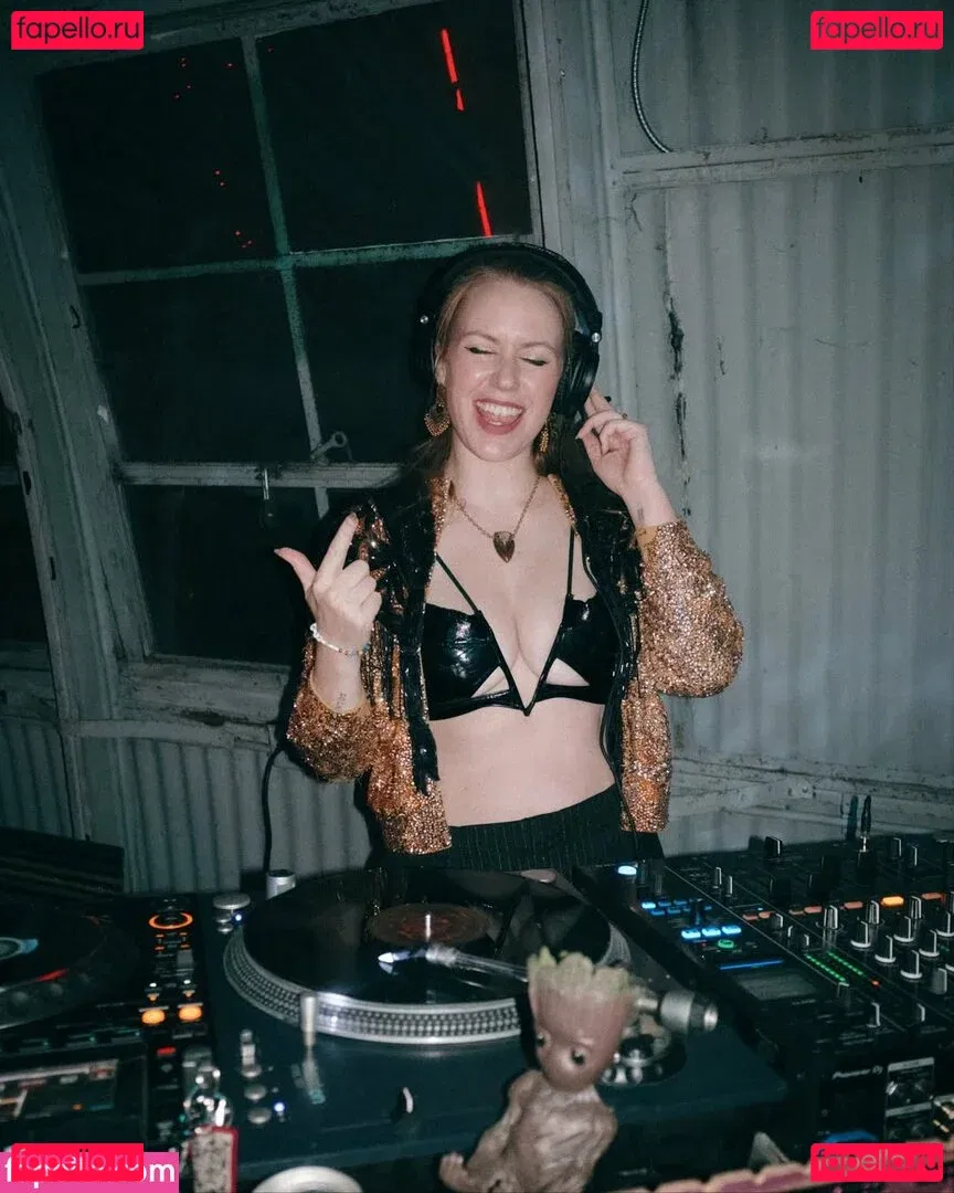 Marisha Ray Onlyfans Photo Gallery 