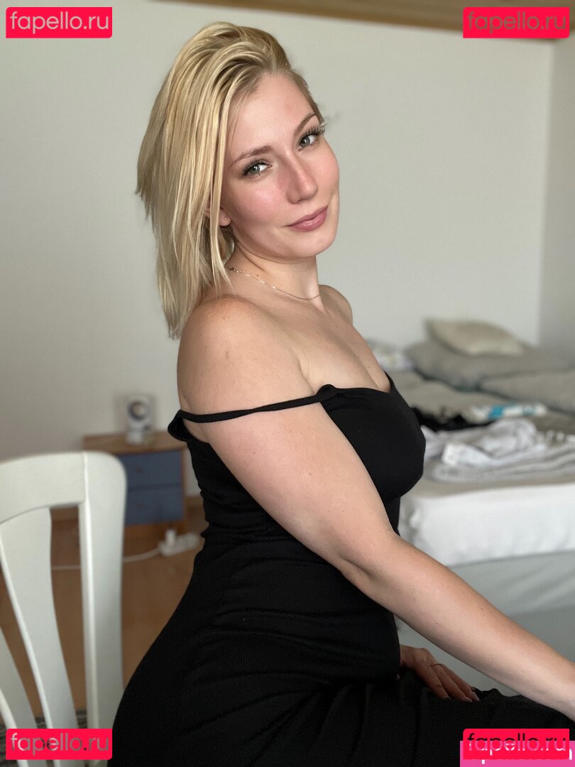 LegitimateMia Nude Onlyfans Photo 10