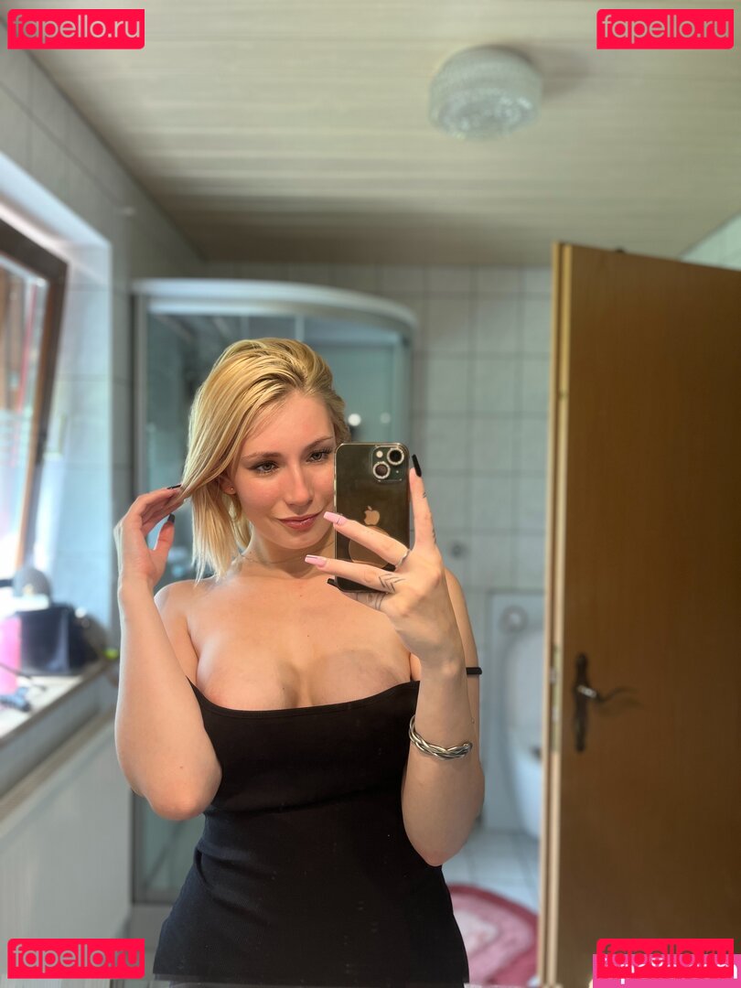 LegitimateMia Nude Onlyfans Photo 8