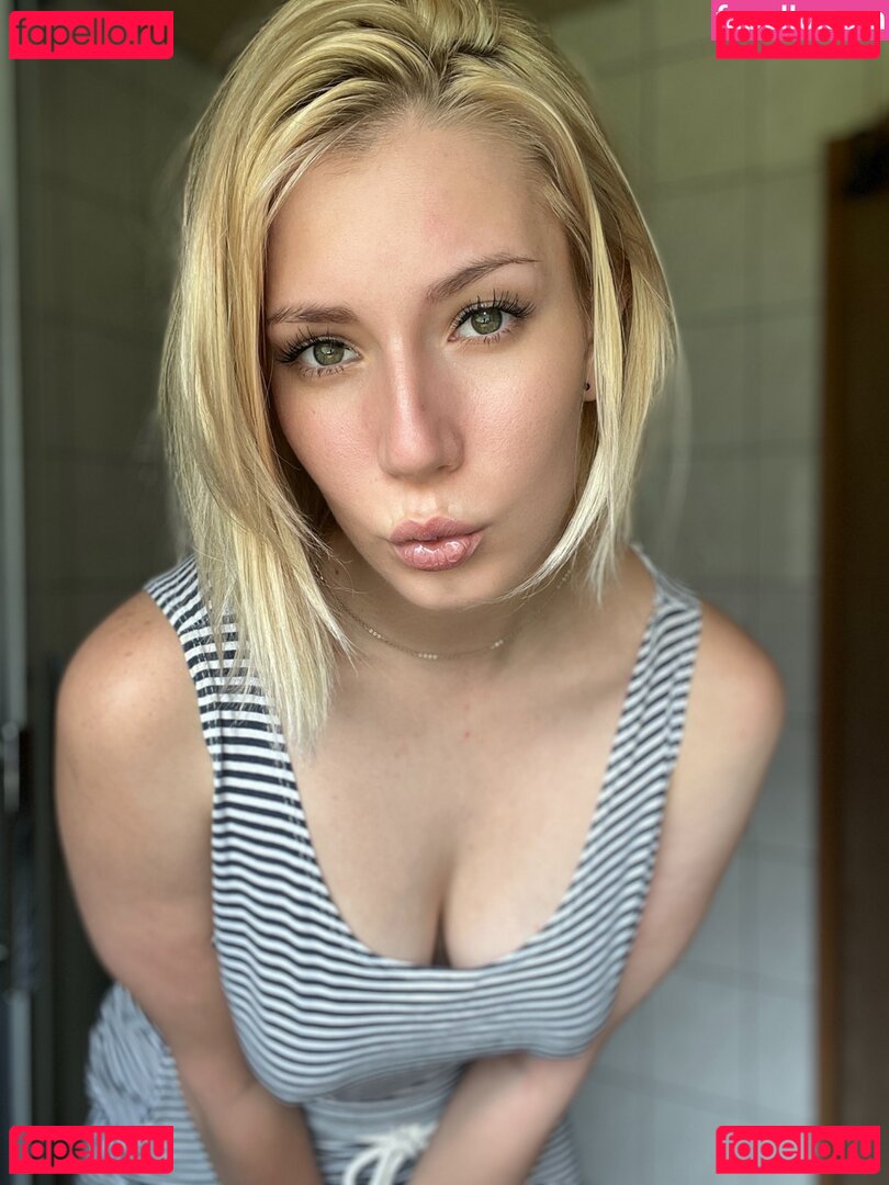 LegitimateMia Nude Onlyfans Photo 5