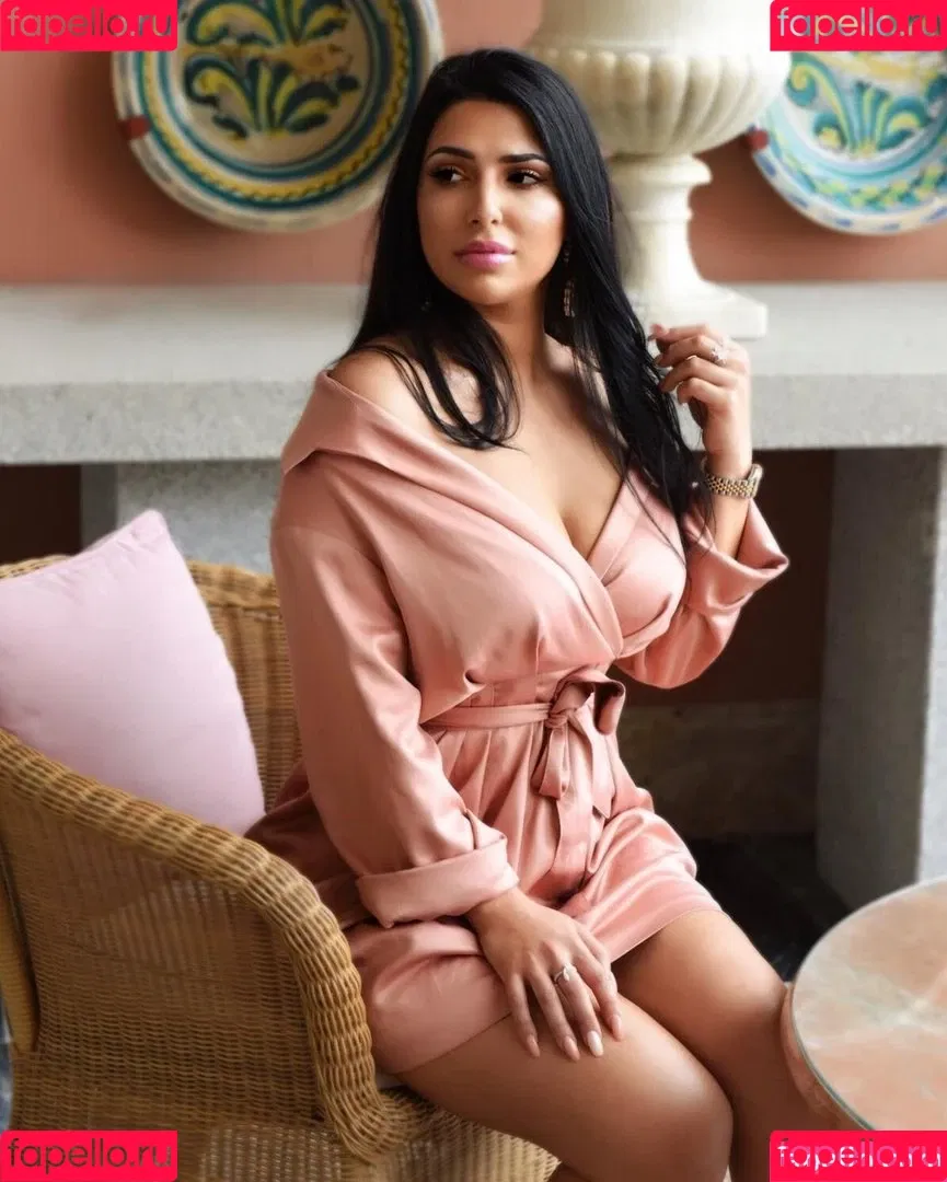 Mizz Ellaa ASMR Onlyfans Photo Gallery 