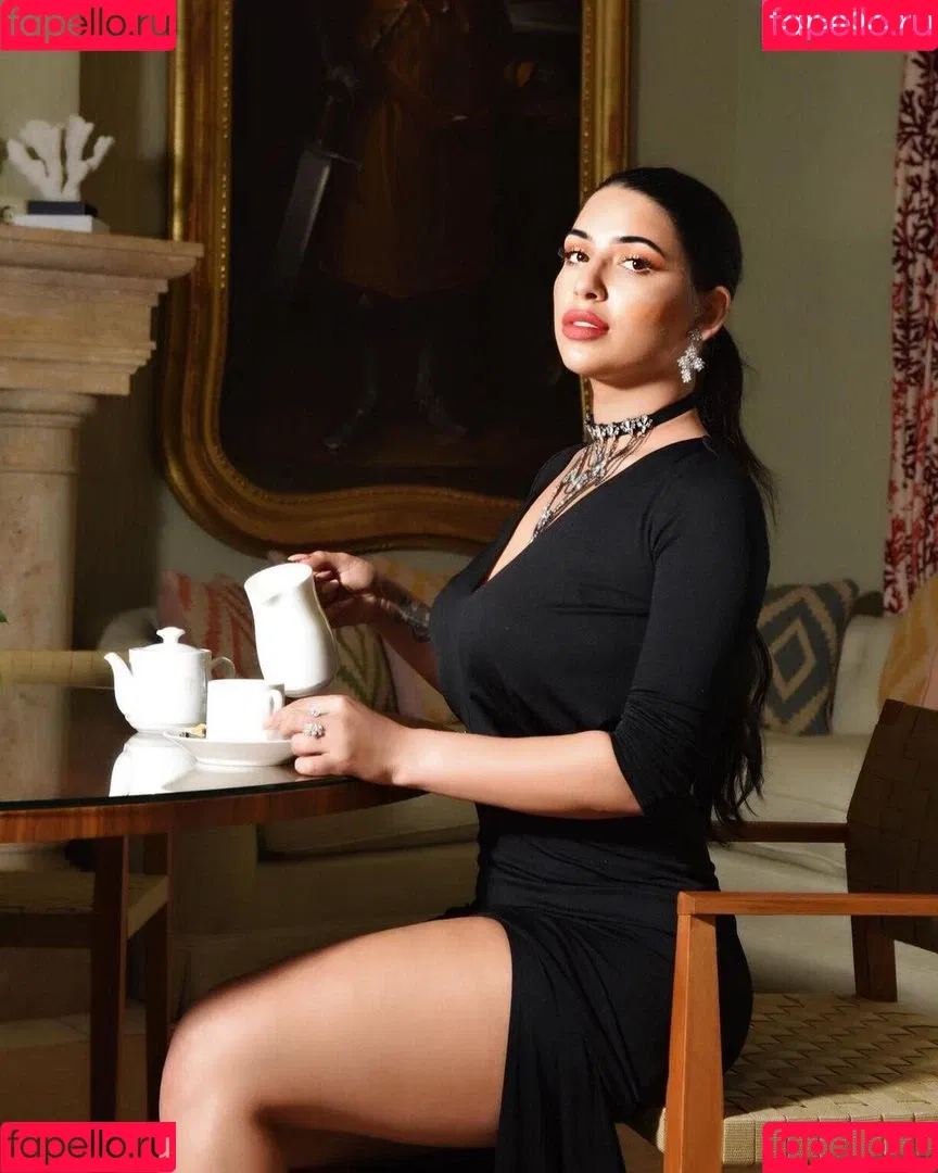 Mizz Ellaa ASMR Onlyfans Photo Gallery 