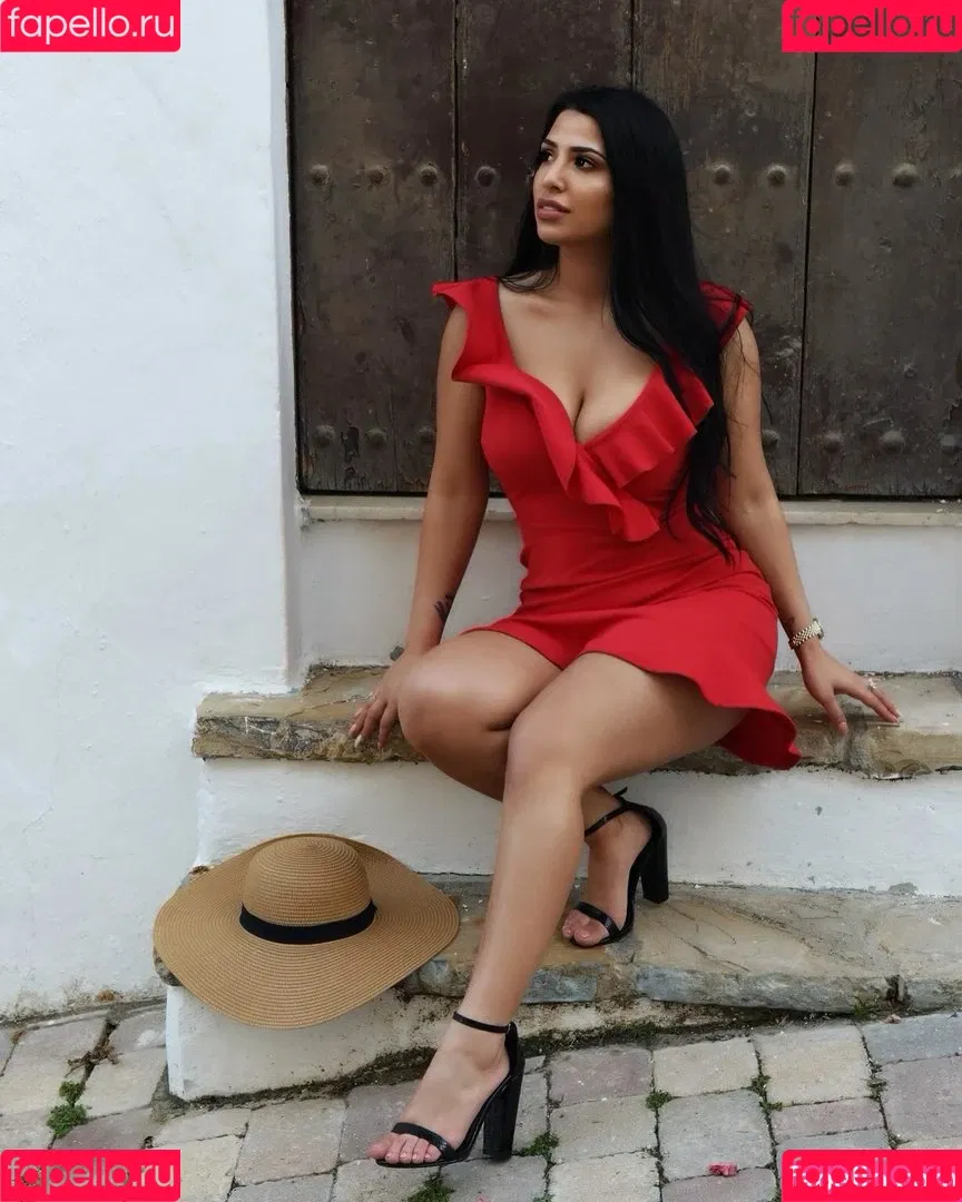 Mizz Ellaa ASMR Onlyfans Photo Gallery 