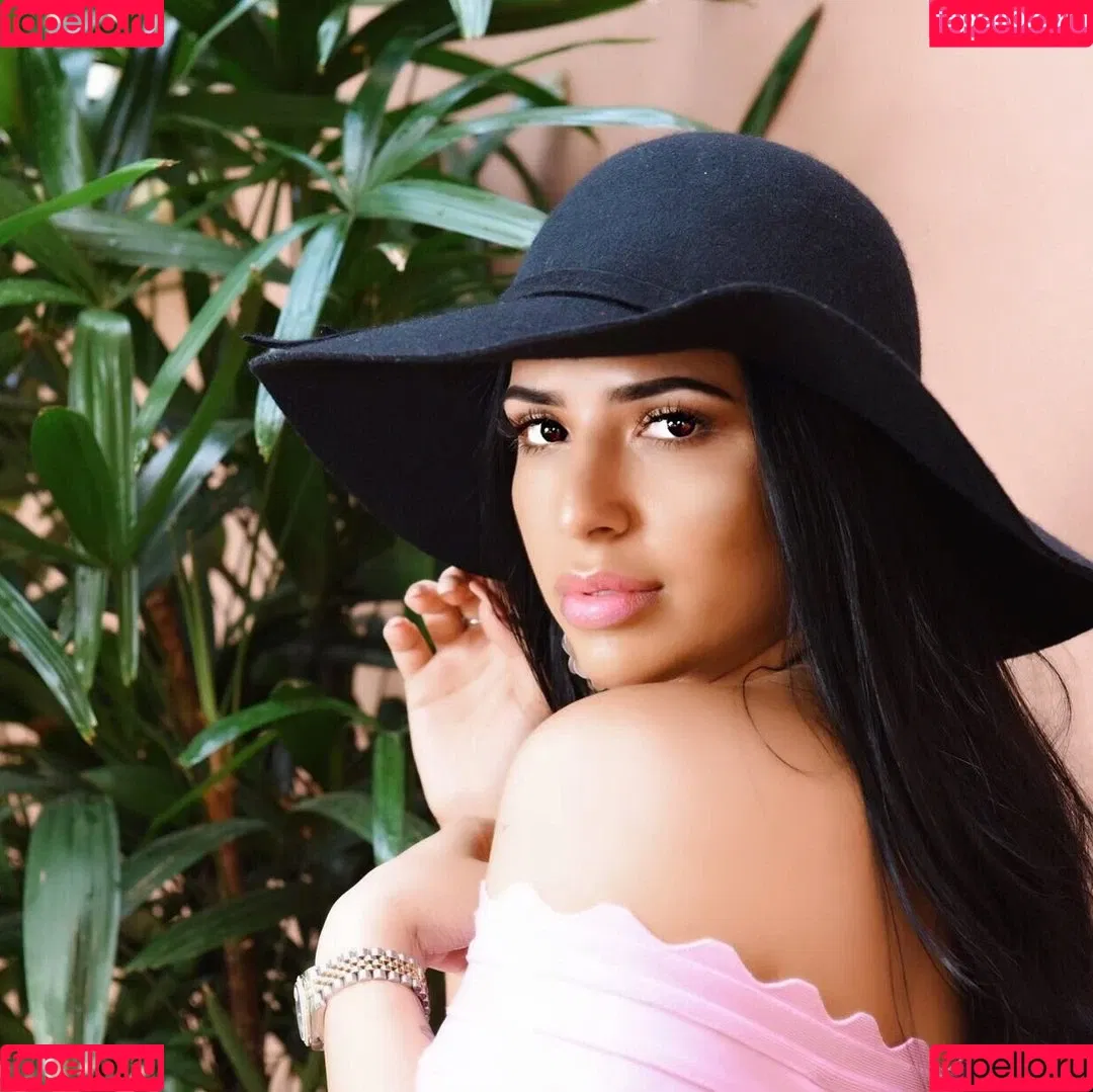 Mizz Ellaa ASMR Onlyfans Photo Gallery 