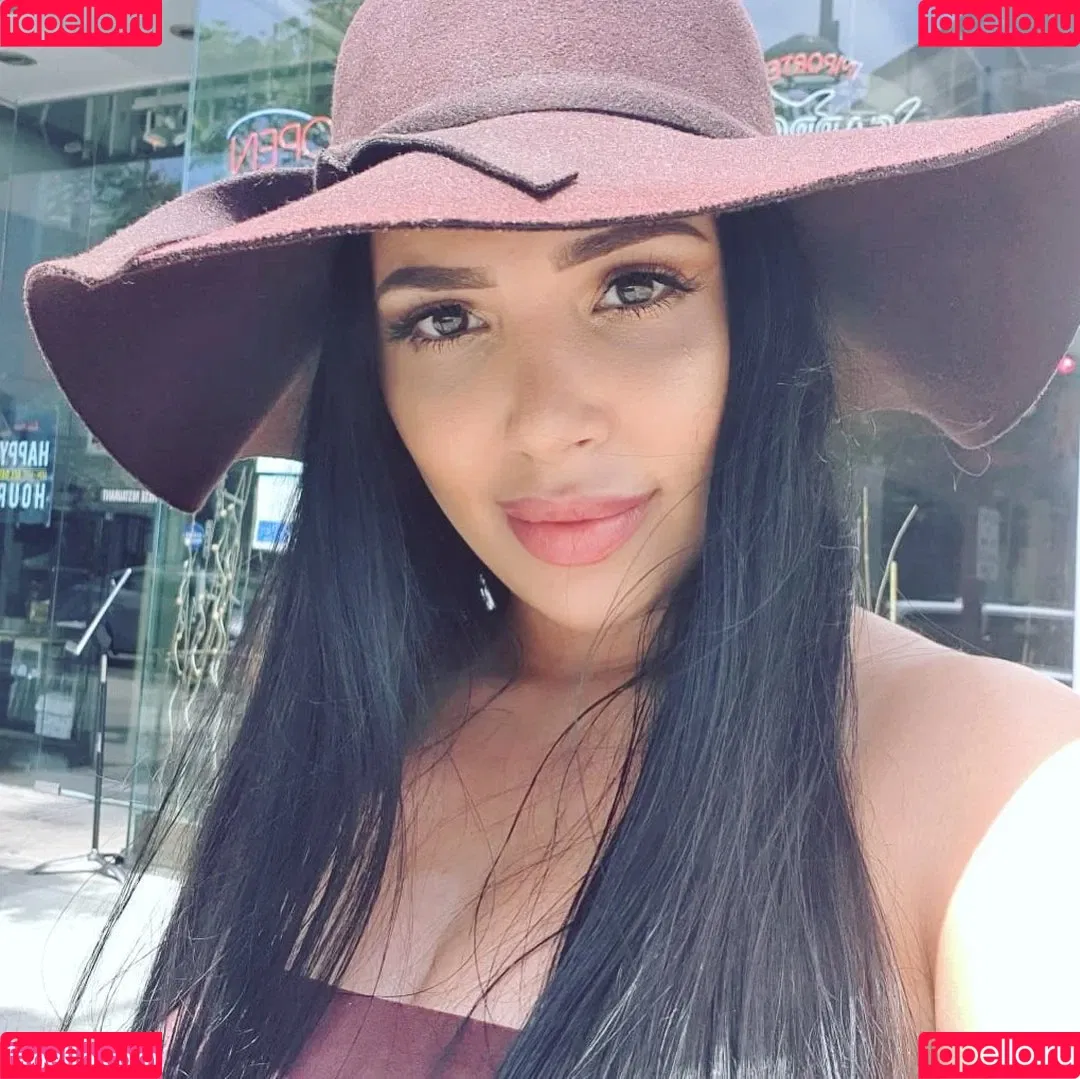 Mizz Ellaa ASMR Onlyfans Photo Gallery 