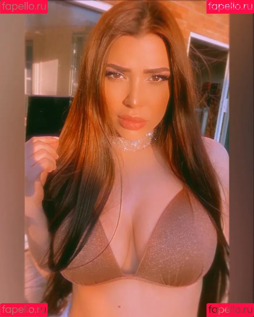 Mizz Ellaa ASMR Onlyfans Photo Gallery 