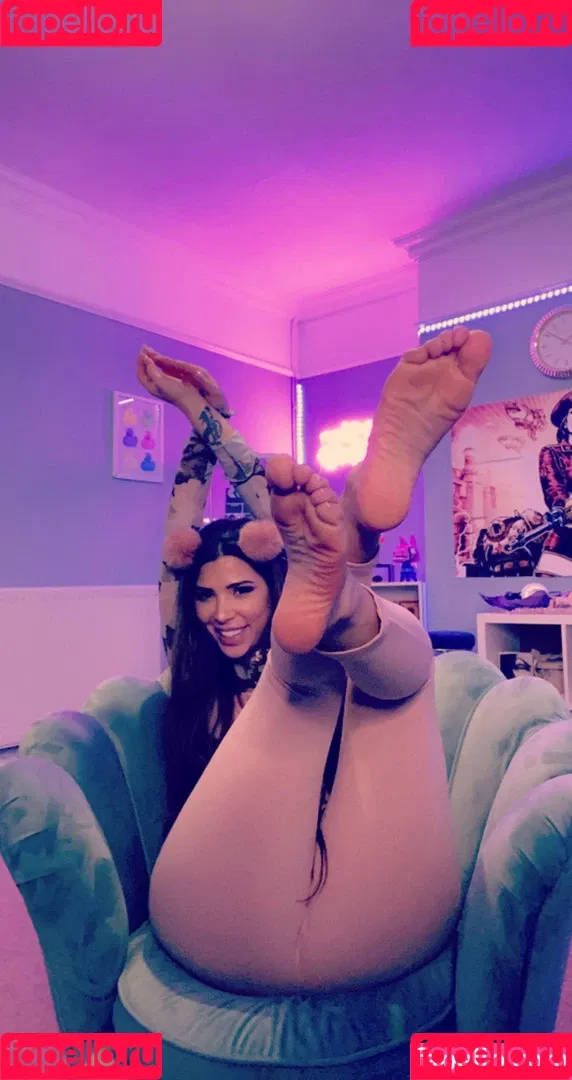 Mizz Ellaa ASMR Onlyfans Photo Gallery 