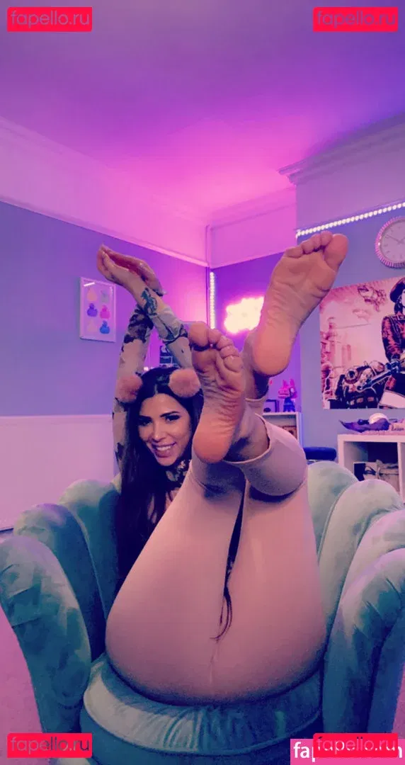 Mizz Ellaa ASMR Onlyfans Photo Gallery 