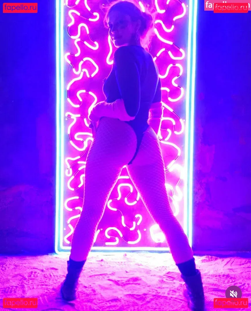 Whitney Moore Onlyfans Photo Gallery 