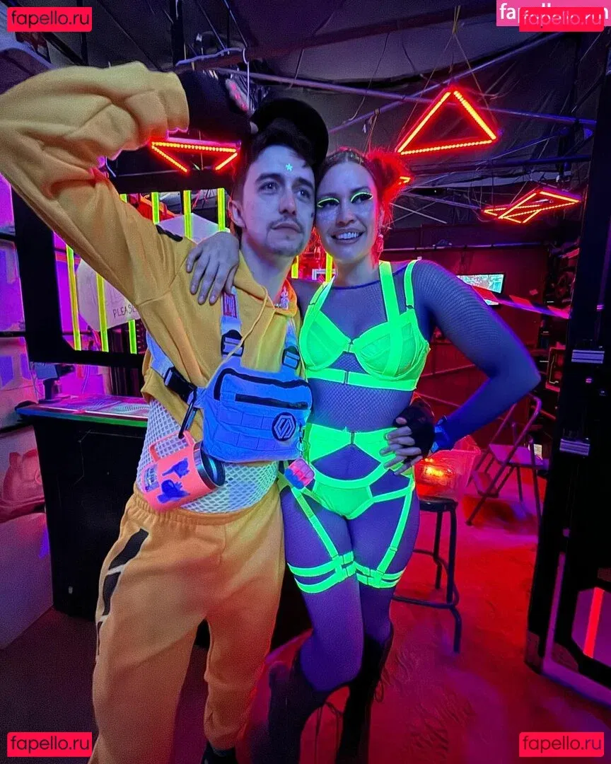 Whitney Moore Onlyfans Photo Gallery 