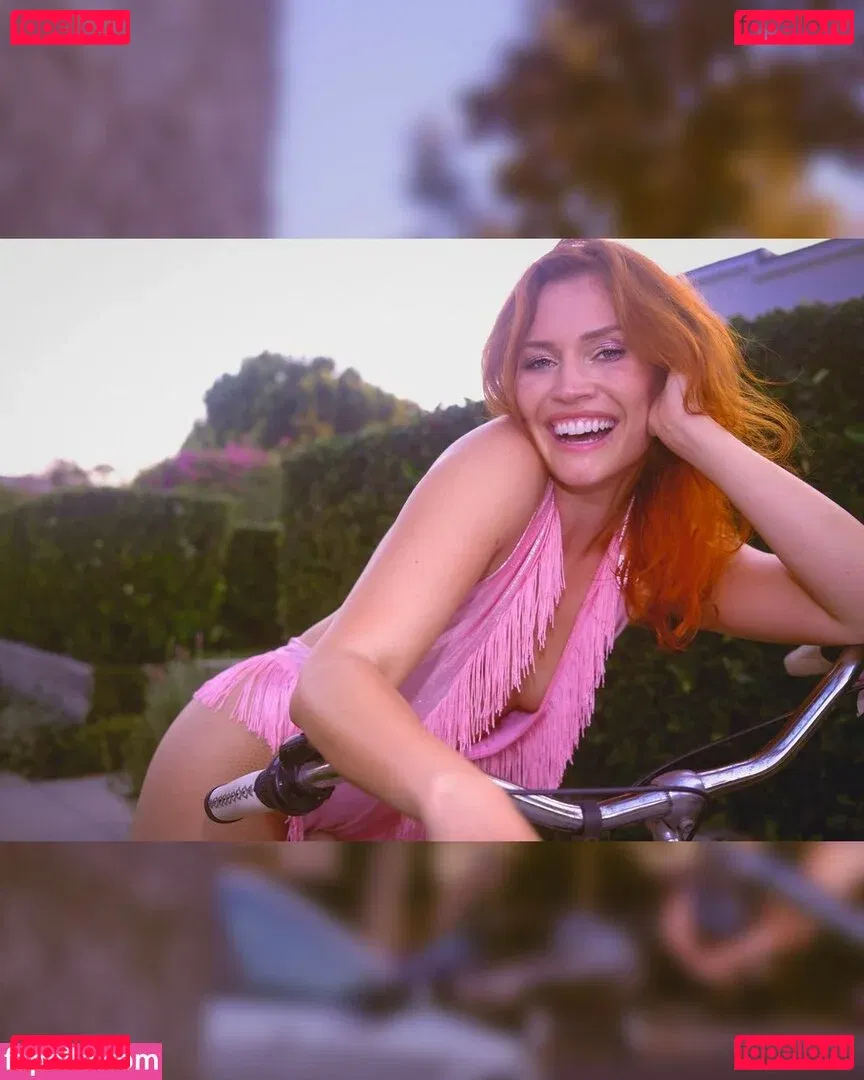 Whitney Moore Onlyfans Photo Gallery 