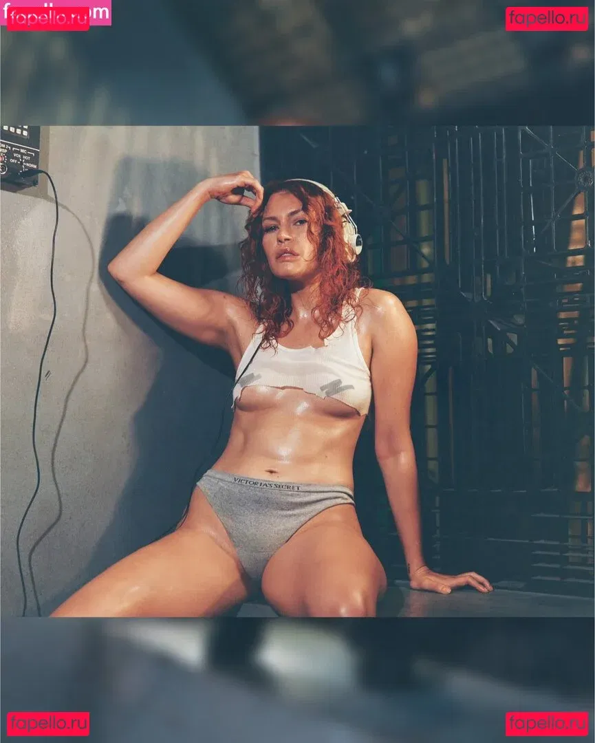 Whitney Moore Onlyfans Photo Gallery 