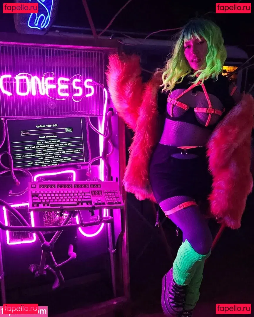 Whitney Moore Onlyfans Photo Gallery 