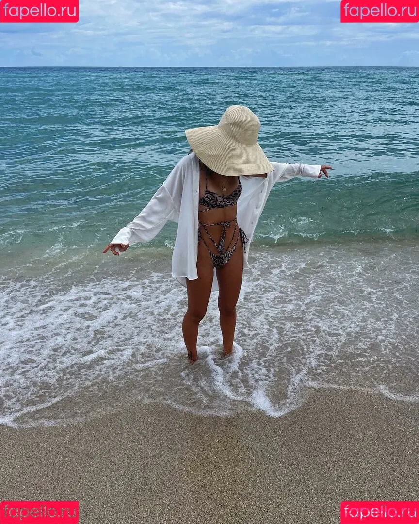 Bella Onlyfans Photo Gallery 