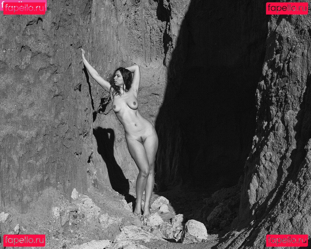 Modeladventurer Nude Onlyfans Photo 16